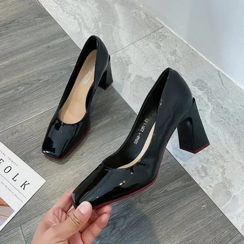 

2023 New Leather Women Pumps Retro Square Heel Single Shoes College Style Square Head Leather Shoes Student High Heels 8CM