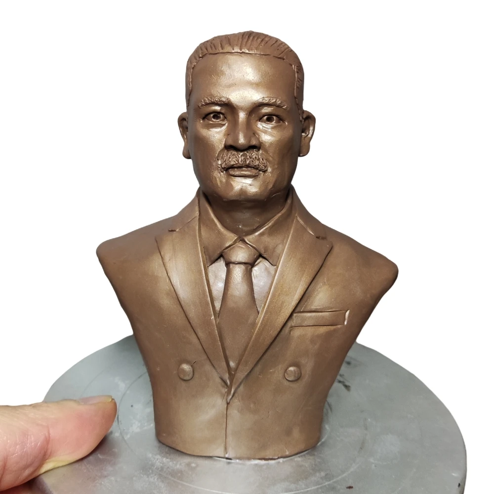 Handcrafted Half-Length Busts: Real-Face Modeling, Tailored Costumes & Poses, 10-20cm Heights