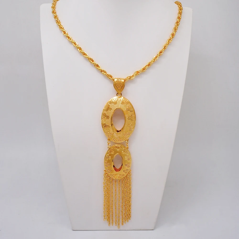 Long chain  Gold jewelry fashion, Gold necklace designs, Bridal jewelry  sets