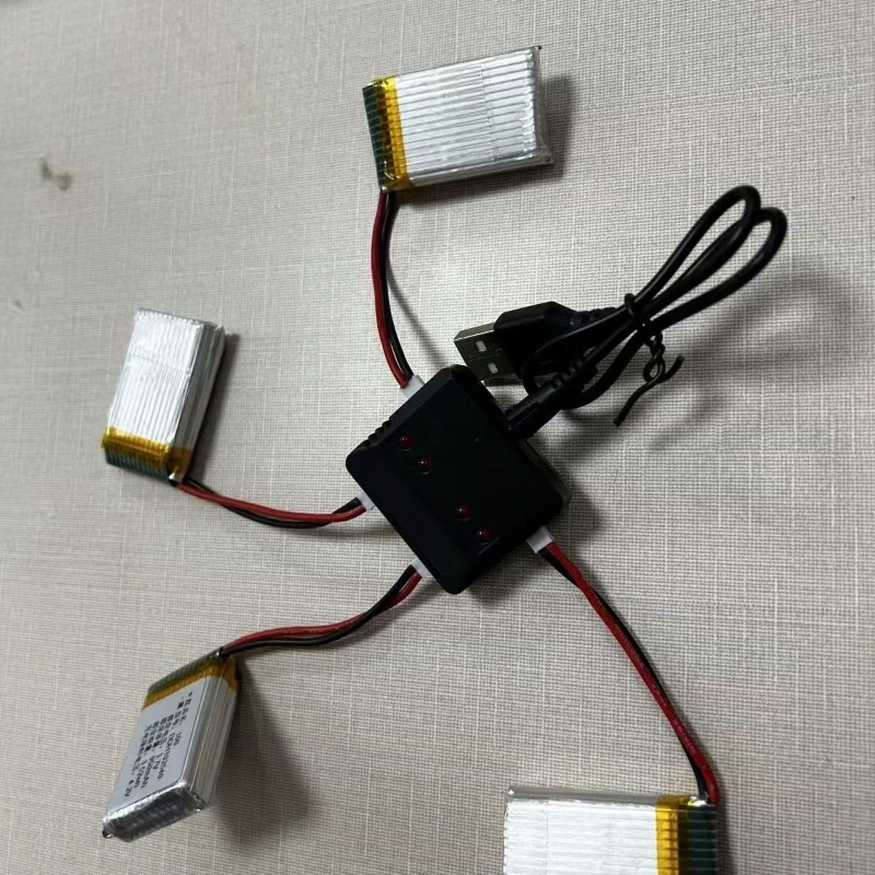 Chargeur USB 1 à 4 pour batterie drone 3.7V Lithium - Blanc