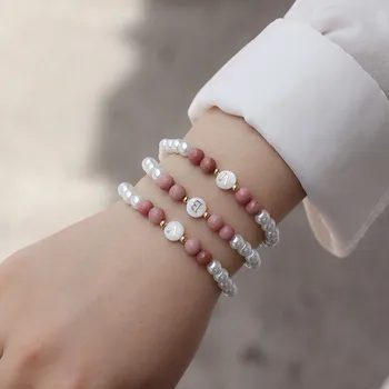 2022 Trendy Exquisite Shell 26 Letter Women Bracelet Fashion Handmade 6mm Imitation Pearl Beaded Bracelet