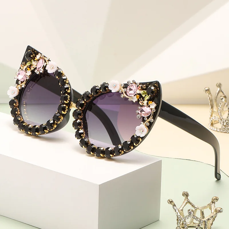 

2024 Sun Glasses Cat Eye Flower Color Diamond Sunglasses Female Bar Interpretation Stage Performance Patty Glasses Sun Glasses