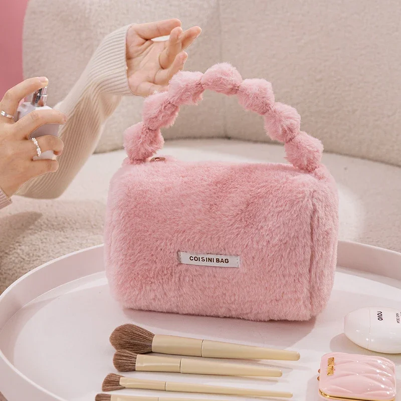 

1PCS Autumn and Winter New Plush Cosmetic Bag with Zipper Cute Outdoor Travel Portable Cosmetics Storage Bag