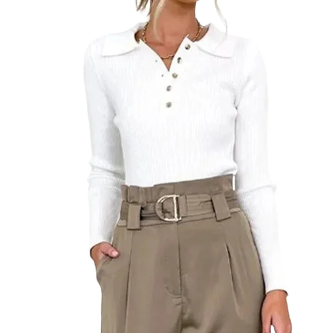 Рисунок 2 - Женский облегающий костюм с отложным воротником