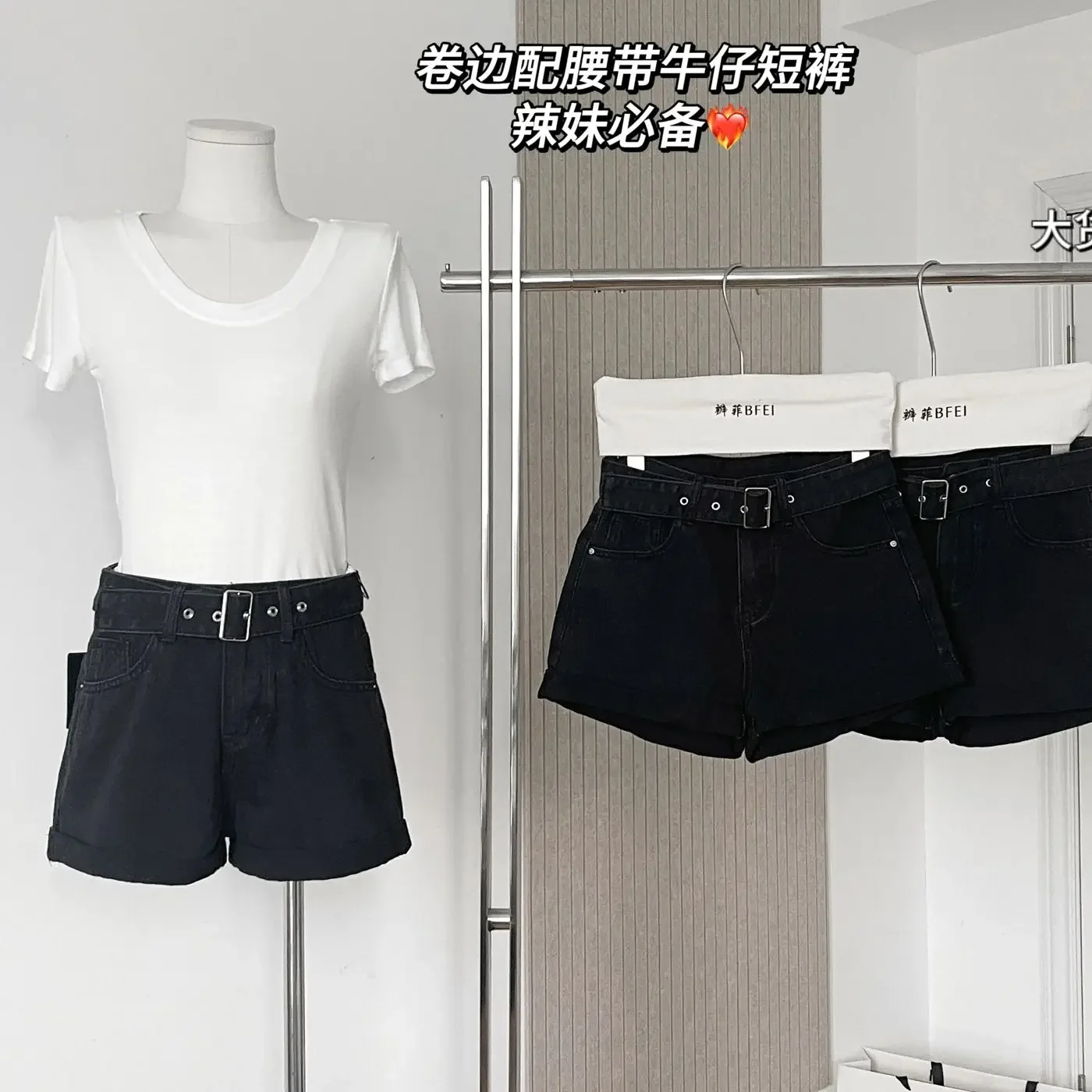 

Women's Black Gothic Denim Shorts Vintage Aesthetic Mini Jeans Shorts Y2k Emo Shorts Pants Harajuku Trashy 2000s Clothes Summer