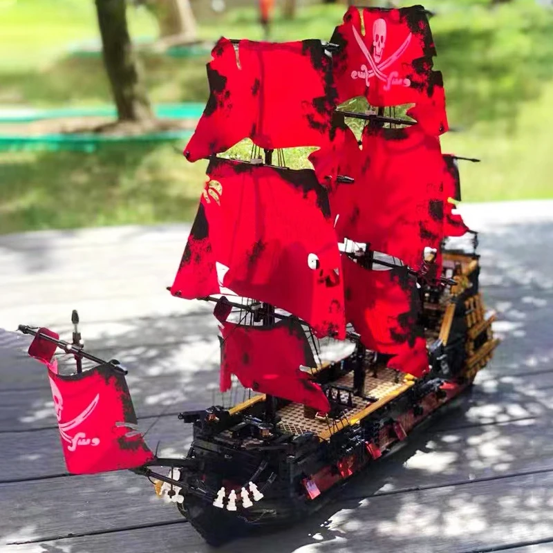 Mold King Pirates Ship Building Blocks Red Queen Ship Corsair Bricks Model Creative Expert Toys For Kid Birthday Gift Moc