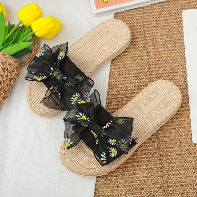 web celebrity beach slippers, women go out outside in the summer in the new summer wear fashionable ins tide shoes