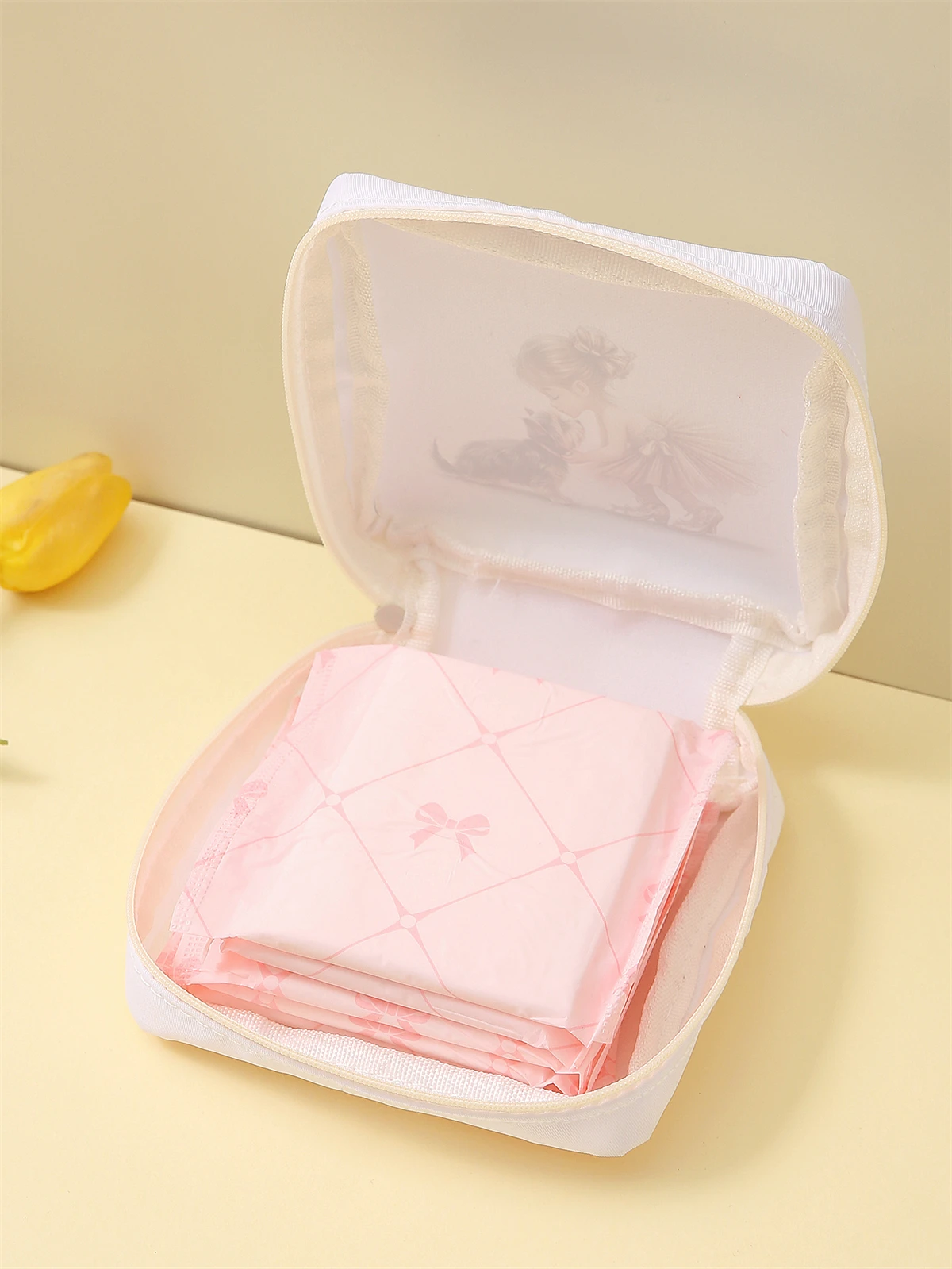 Girl and dog printed sanitary napkin storage bag, women's lightweight tissue bag, sanitary tissue bag