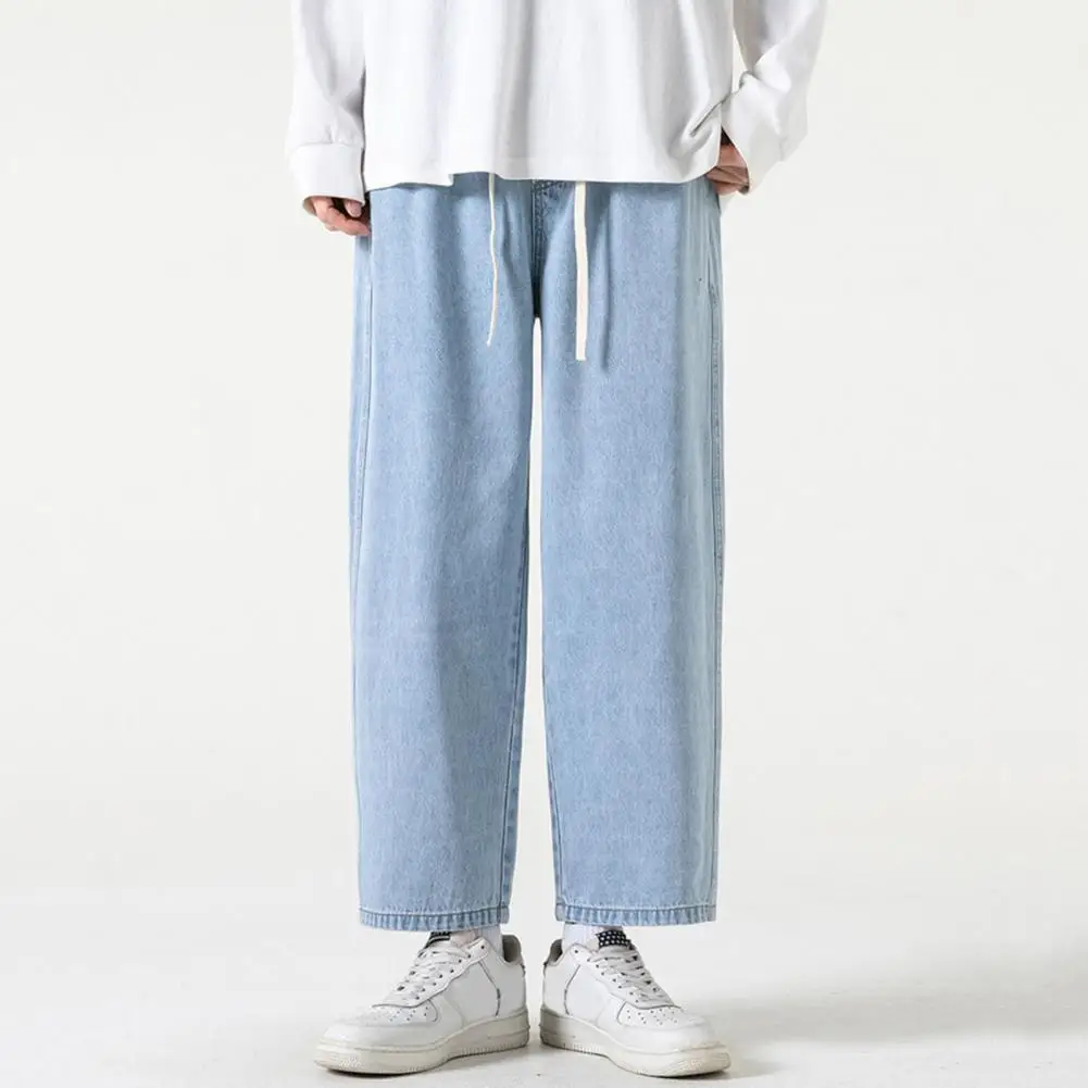 Рисунок 4 - Джинсы в стиле ретро с широкими штанинами