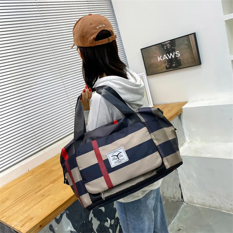 Women Fitness Large Capacity Traveling Bags for Ladies Expandable And Foldable Sports Handbag Casual Fashion Shoulder Big Bag
