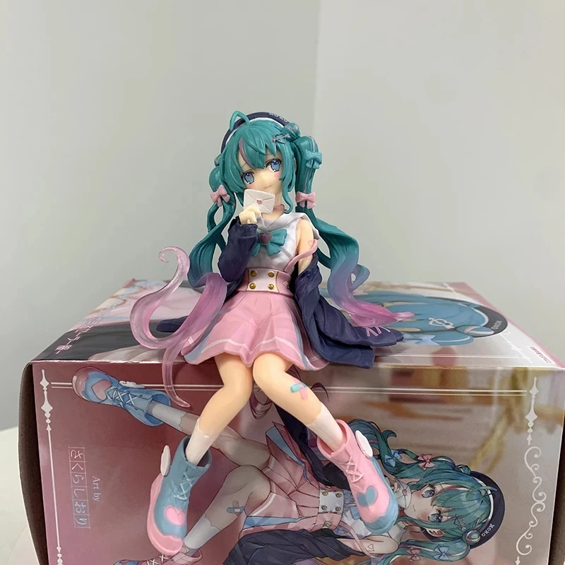 Coleccionable Personajes Anime Miku Anime Figura, Uniforme Girls Miku Sentado PVC Estatua Colección De Figuras De Anime Modelo Decoración De Escritorio Regalo 19 Cm Figura Coleccionable Decoración Escritorio
