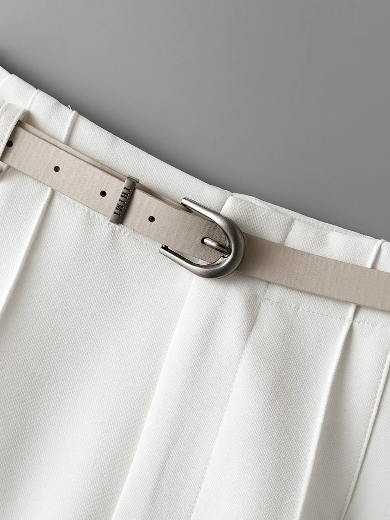Spring And Summer Women's Casual Shorts 2024 New Minimalist Split Design Casual Trousers Office Lady Shorts With Belt