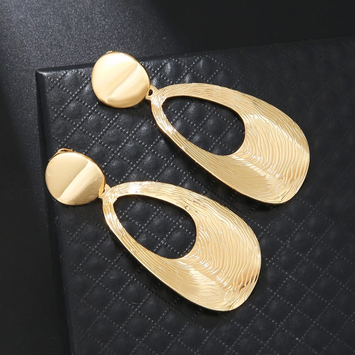 Vintage Metal Water-drop Clip on Earrings Without Piercing Geometric Statement Big No Pierced Ear Clips