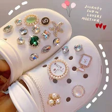 

1 Set Hot Sale DIY Shoes Charms for Croc Cute Bear JIBZ Handmade Croc Charms Designer Quality Garden Shoe Decoration Girl Gift