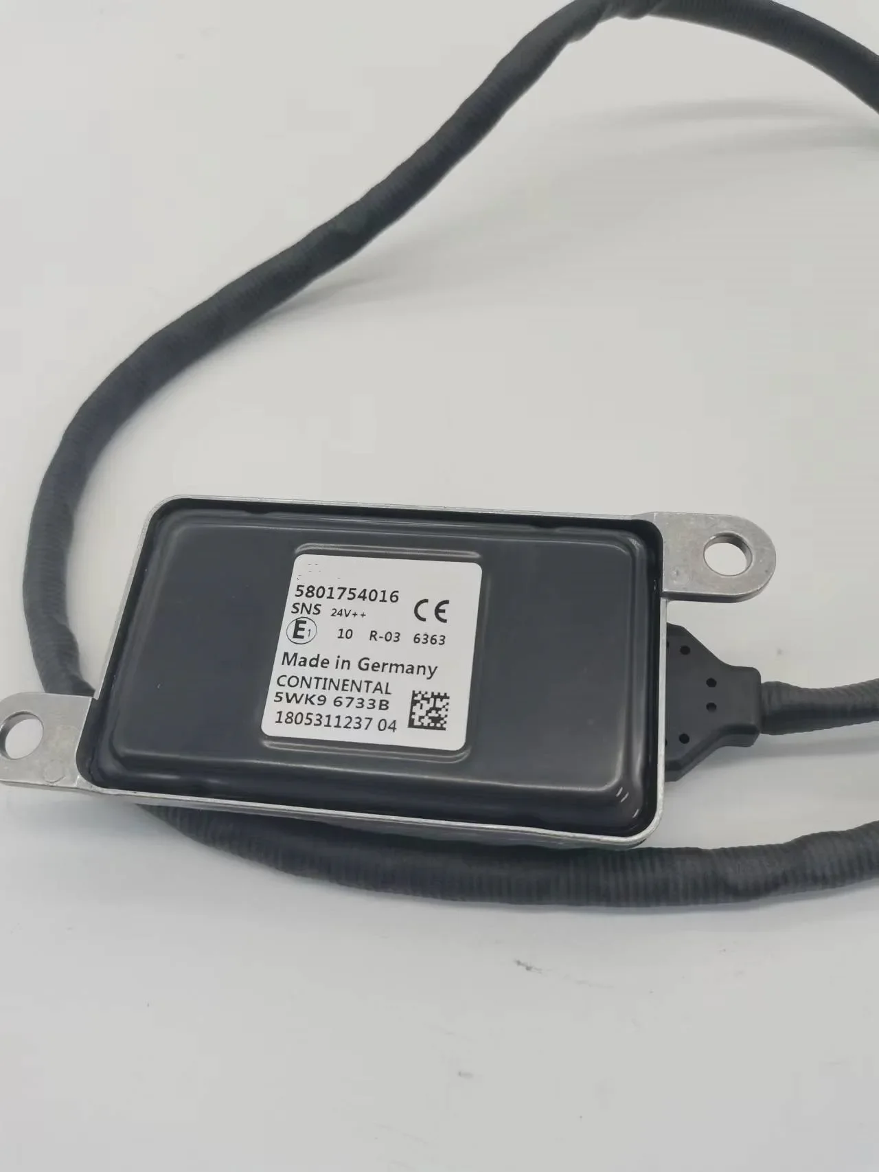 24V Nox sensor 5801754016 5WK96733B 5WK9 6733B  NOX Sensor  Nitrogen Oxygen Sensor  For IVECO Truck