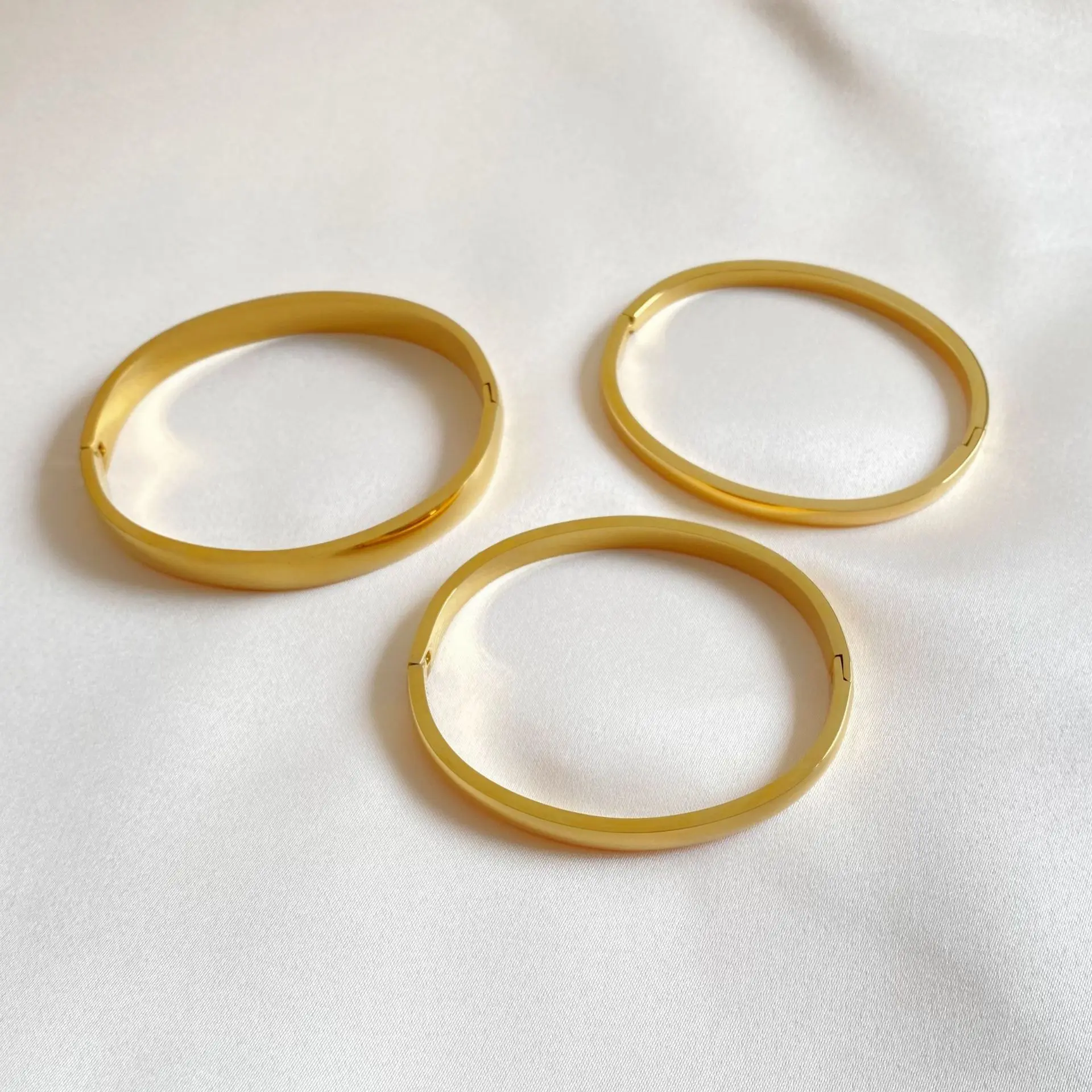 Stainless Steel Pure Gold Pvd Plated Plain Pattern Bracelet for Women's Simple 3 Piece Stackable Bracelet Jewelry