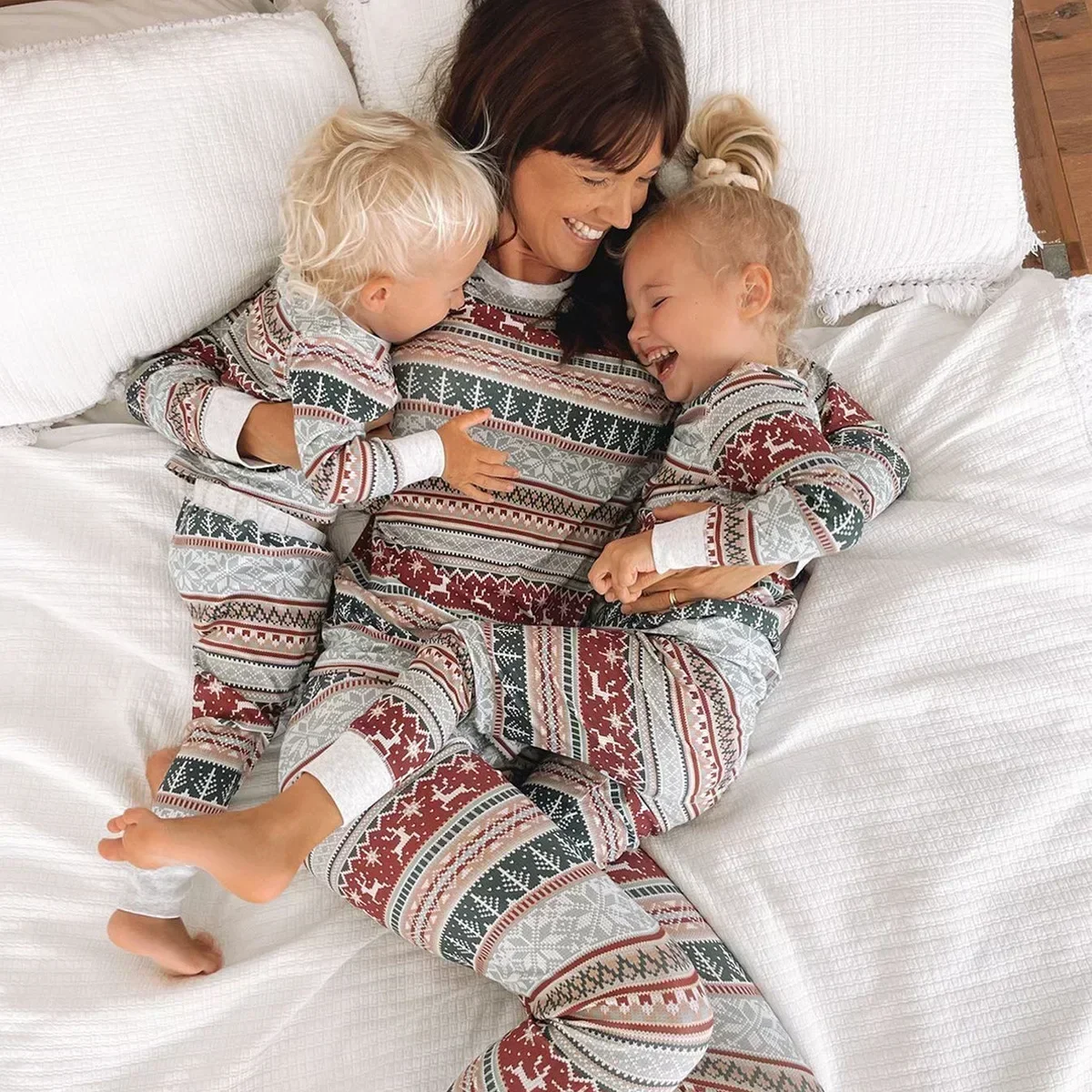 thumbnail image 2 of Pijamas navideños familiares 2024, conjuntos a juego para mamá, hija, papá e hijo, conjunto de pijamas casuales, ropa de Año Nuevo, regalo, look familiar, 2 of 5