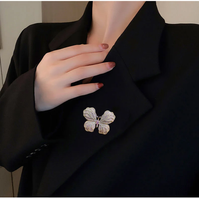 Fashion Pink Butterfly Brooches Pins Luxury Wedding Corsage Suit Bouttoniere Brand Design Statement Gold Plated Jewelry