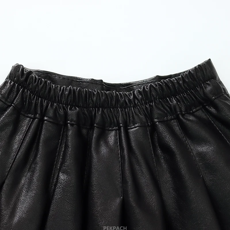 Preppy 스타일 어린이 짧은 가죽 스커트 여자 브랜드 디자인 미니 PU Pleated 치마 어린이 JK 의류 학교 의상 3-11 Y