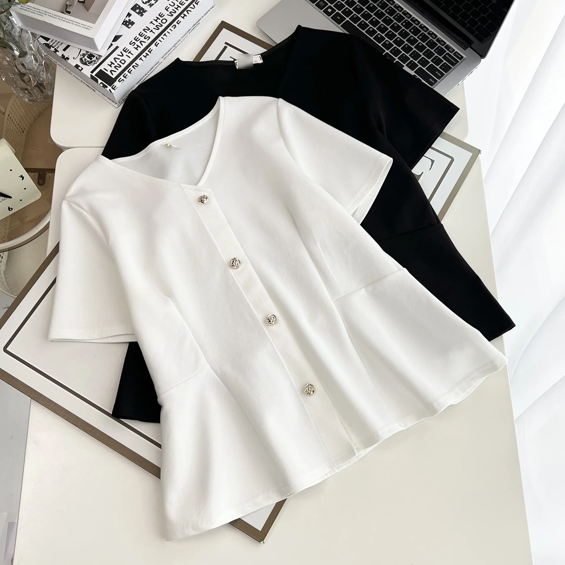 Summer New Plus Size Shirt Women's Wear 100KG Stylish V-neck short-sleeved Top Casual And Fashionable Blouses 8031