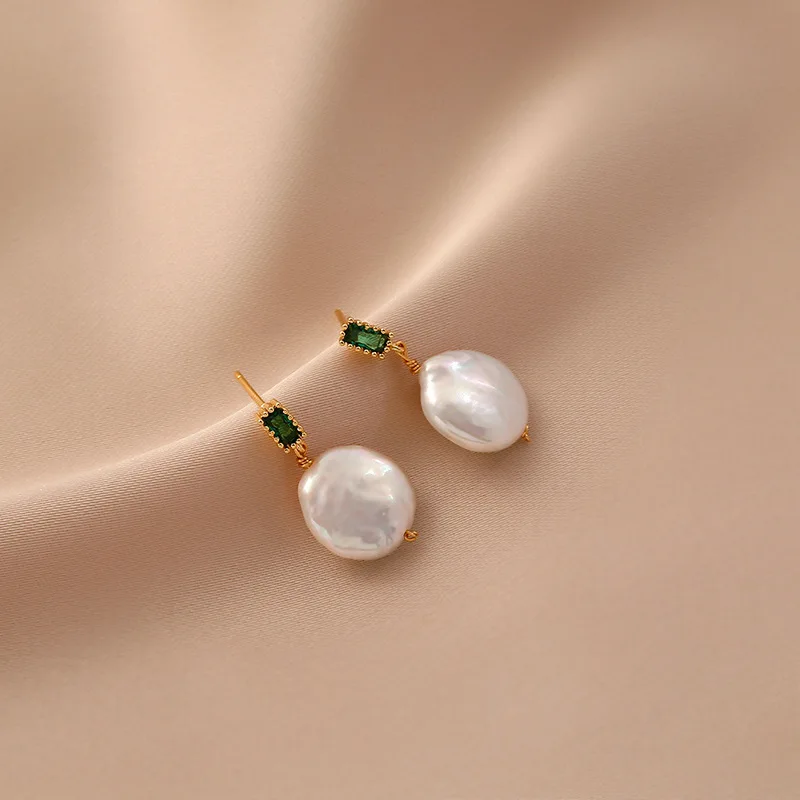 

French Vintage Earrings Baroque Irregular Emerald Pearl Studs Women's New Natural Freshwater Pearl Earrings
