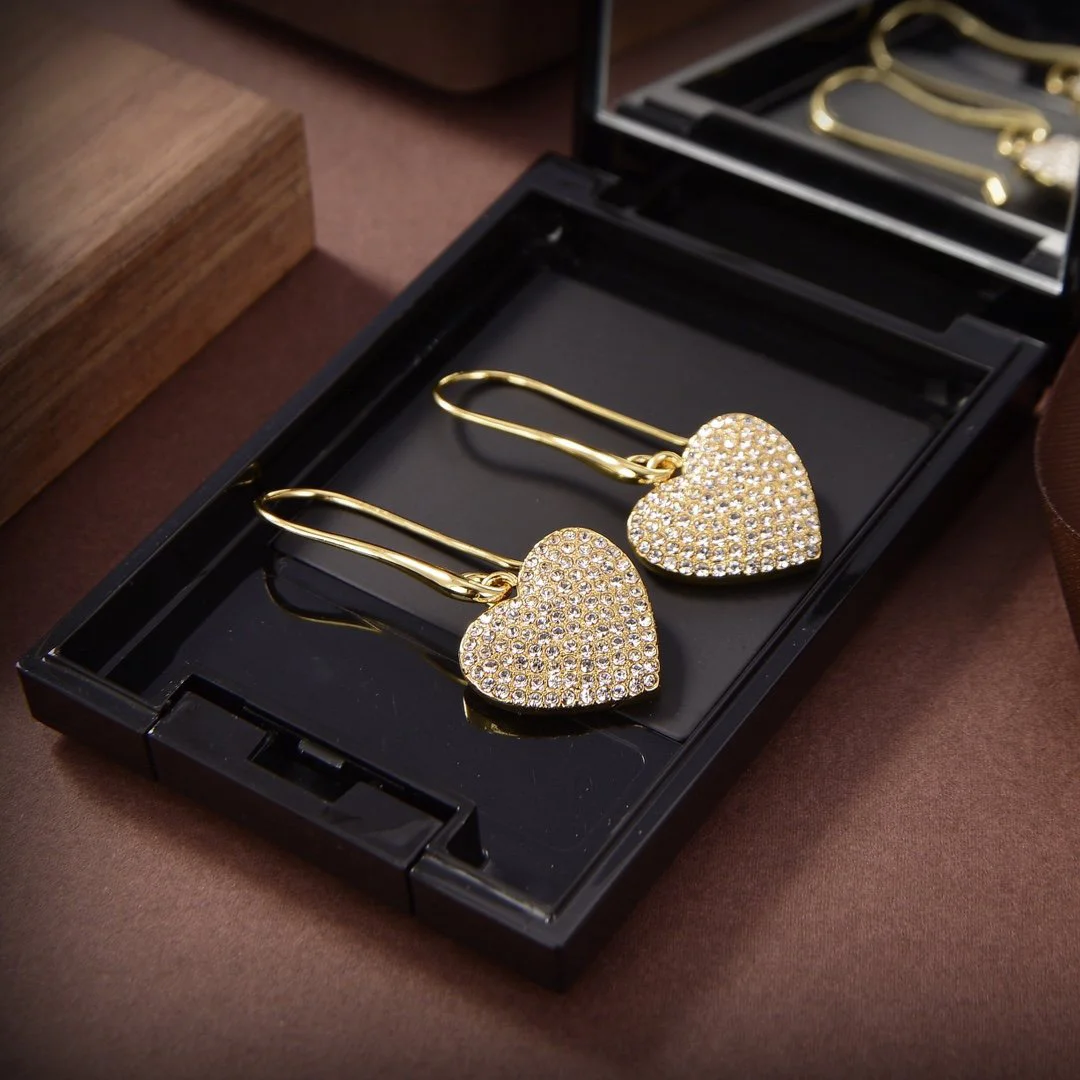 2022 Hot Brand White Diamond Love Dirty Earrings Earrings Simple And Generous Fashion Versatile Golden Banquet ExquisiteEar