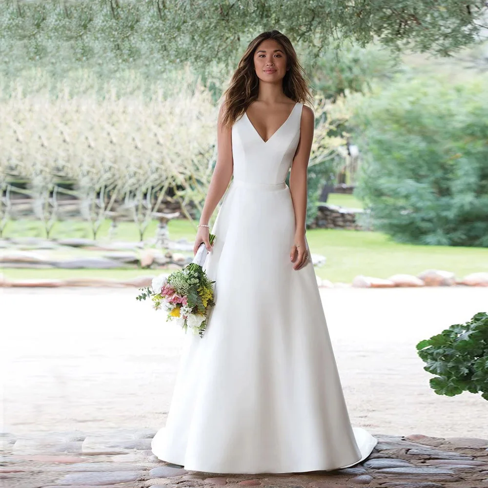 

Lace Wedding Dress 2023 V-Neck Sleeveless Soft Satin Long Sexy Illusion Backless Court Train Bridal Gowns Buttons High Quality