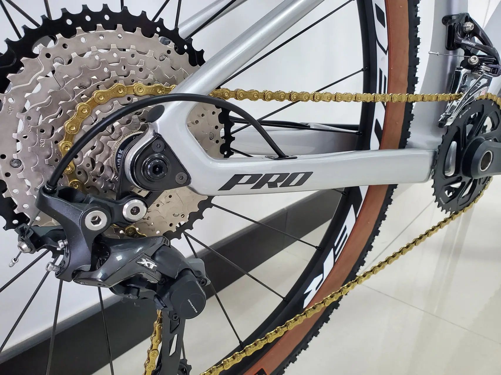 自転車チェーン10s用  YBN SLA-101 (ゴールド) 自転車チェーン10s用 YBN SLA-101 (ゴールド)