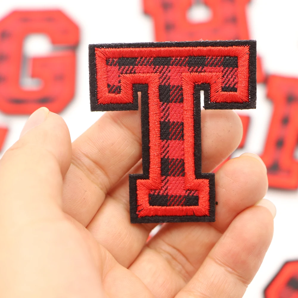 1PC Weihnachten Rot Überprüfen Bestickt Eisen Auf Nähen Auf Patch Applique Diy Name Abzeichen Alphabet Patches Für Kleidung Tasche zubehör – Detail 23