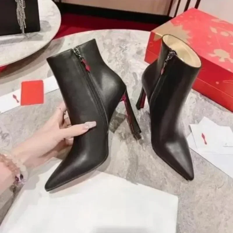 

Роскошные Дизайнерские высококачественные женские сапоги с подошвой из натуральной кожи красная подошва обувь с металлической цепочкой пикантная модная обувь Новинка 2024
