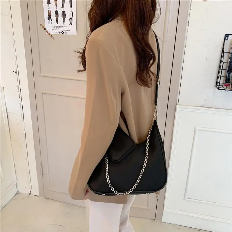 ショルダーバッグ CAVISH NYLON LIGHT WEIGHT CROSS BAG 4BFT272 Nylon Crossbody Bag with PU Trim – Accessorshop