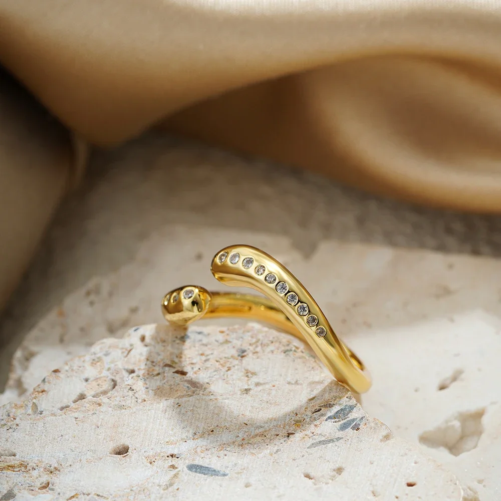 Minimalist Opening Twisted Circle Rings Inlaid Cubic Zirconia Sleek Gold Plated Metal Finger Ring Unique Jewelry Wholesale Joyas