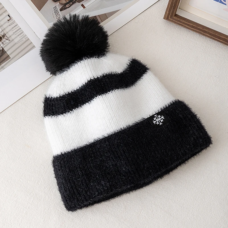 Neue Stil Schnee Label Beanie Hut Farbe Blockiert Stil Plüsch Fell Gefüttert Pompoms Warme Winter Hut Mode Y2k Beanie Für Frau Mädchen – Detail 5