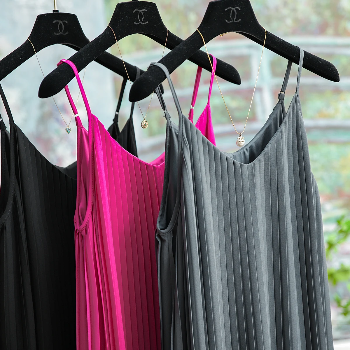 

2023 Summer New Temperament Fashionable High Organ Pleat Halter Dress Women Casual Simple Long Skirts Elegant Women Clothing