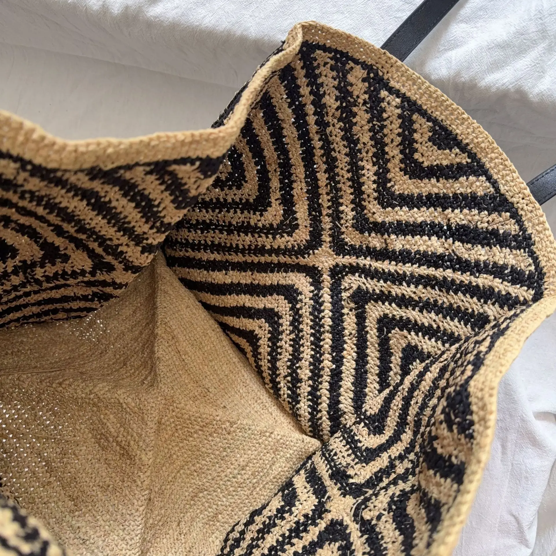 Trendy Women Woven Shoulder Bag Summer Hollow Out Straw Hand-held Bags Tote Bag Large Capacity Beach Vacation Shopping Bags