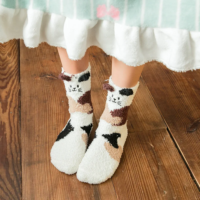 Qisin Weihnachten socken Winter warm korallen fleece socken weibliche elch cartoon hause verdickt boden socken farbe weiche kawaii süße socken – Detail 5