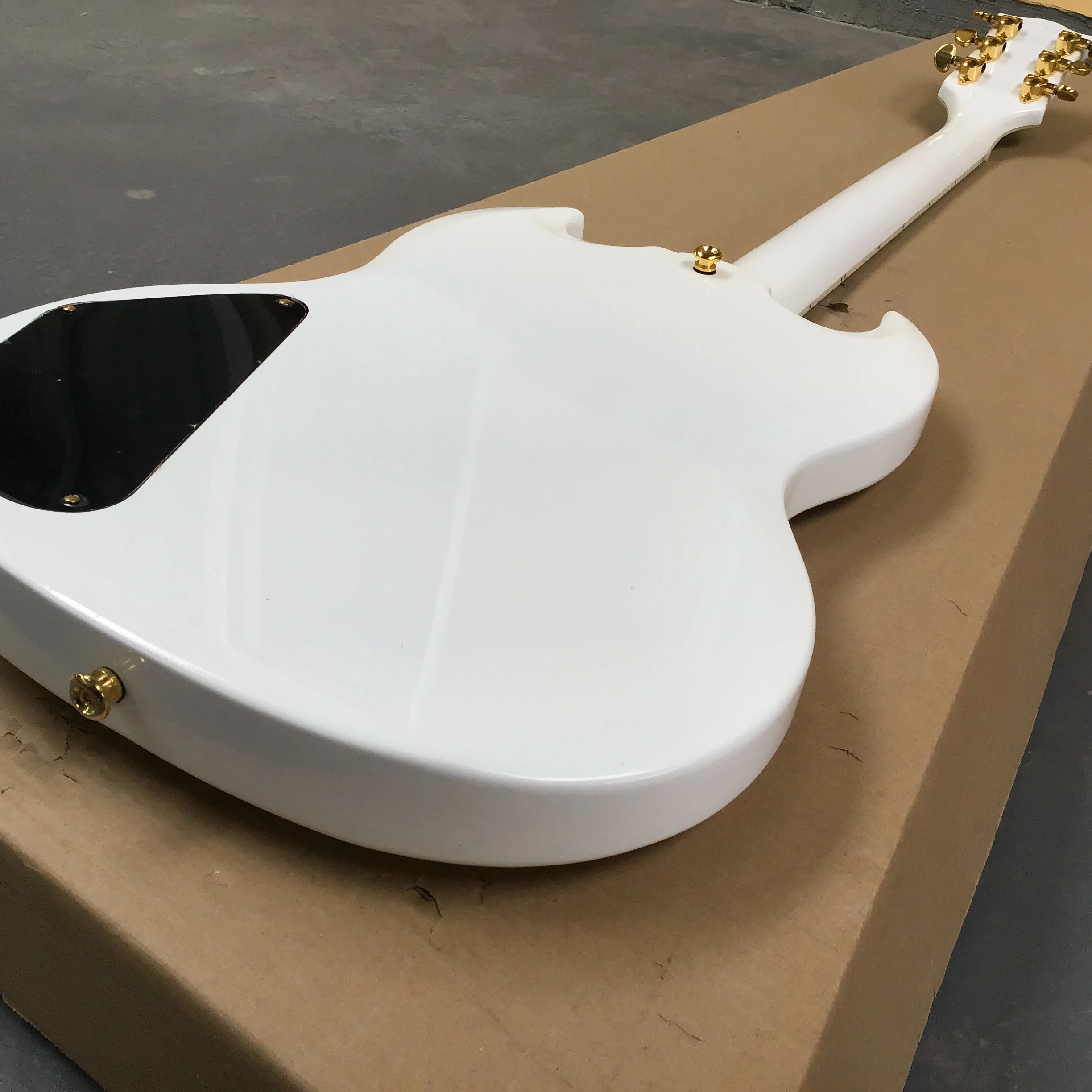 Electric guitar the Body white Color with golden,High Quality Guitarra, factory hot sg in stock