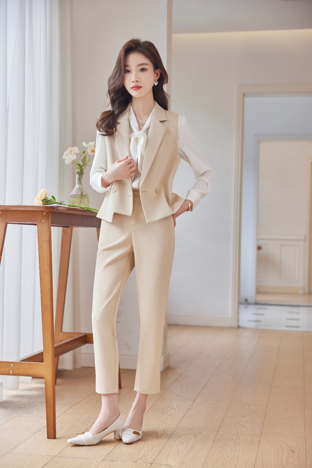 

Fashion women's spring and summer boutique vest set showcases elegant temperament