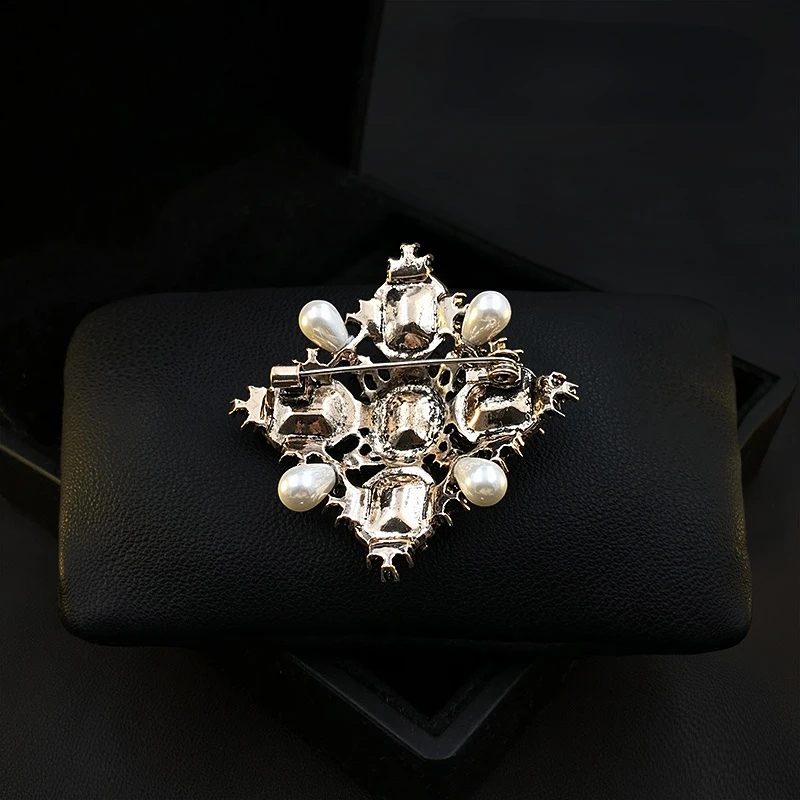 Exquisite Retro Brooch High-End Heavy Industry Handmade Brooch Pin Suit Coat Accessories Women Scarf Buckle Rhinestone Jewelry