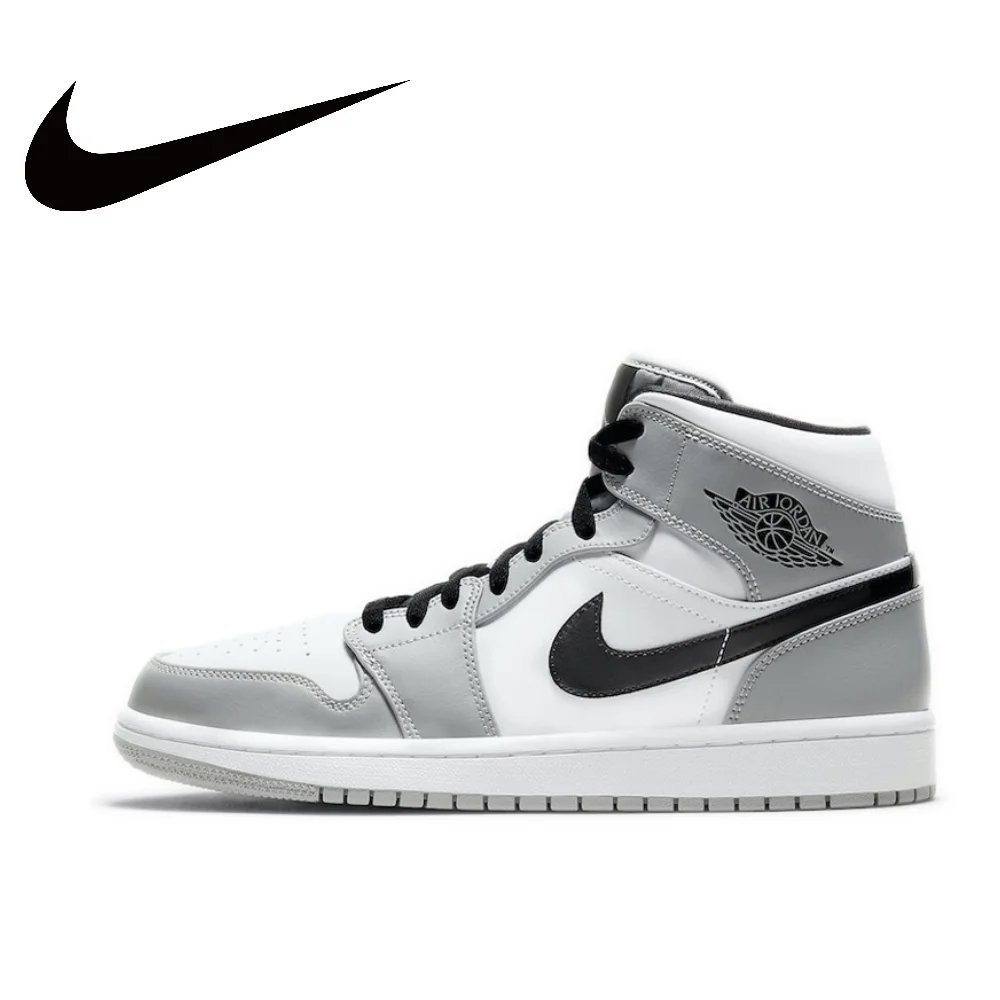 thumbnail image 1 of Zapatillas de baloncesto clásicas Nike Air Jordan 1 Retro Mid "Light Smoke Grey" para hombre y mujer, 1 of 5