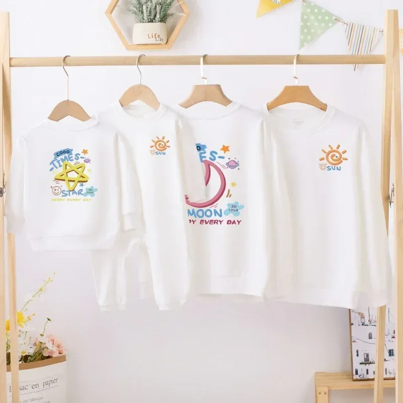 thumbnail image 1 of Camisetas navideñas para mamá e hija, sudaderas para papá, mamá e hijo, conjuntos familiares a juego de invierno, camisetas con estampado de letras, suéteres para niñas y niños, 1 of 5