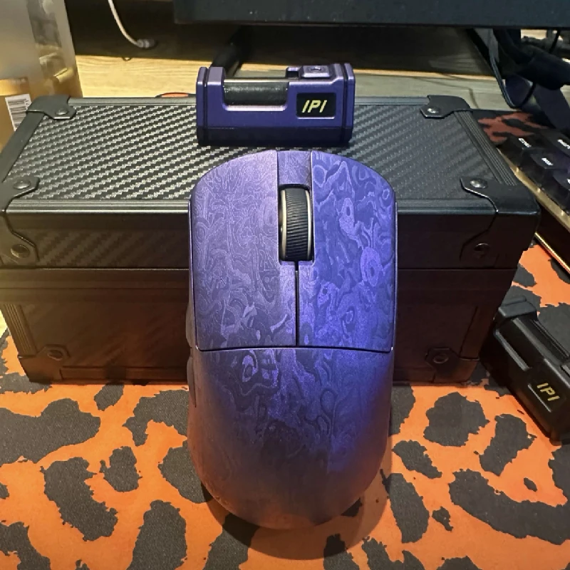 新しい IPI Qi プロカーボンファイバーマウス Paw3950 ワイヤレス