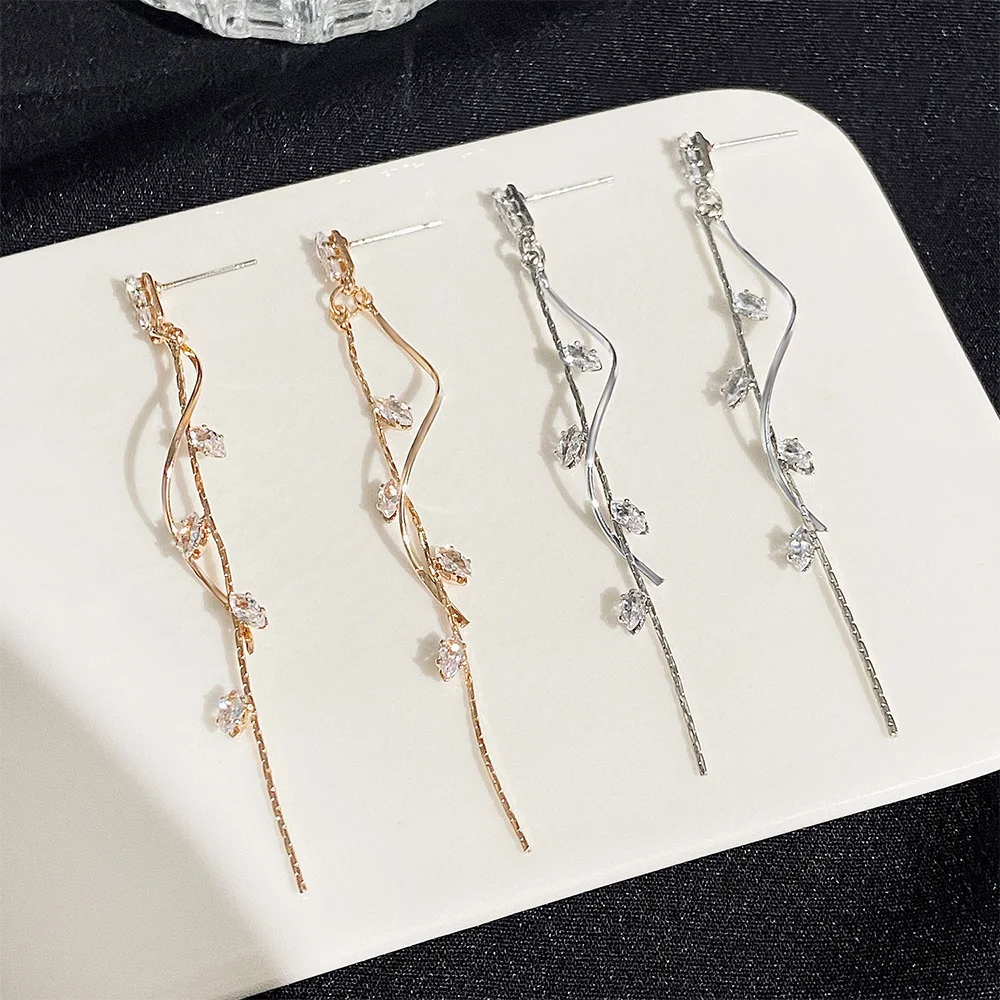 Französisch Licht Luxus lange Quaste Ohrringe für Frauen ins Mode rotierende verdrehte Zirkon baumeln Ohrringe Gold Farbe Schmuck kde208 – Detail 4
