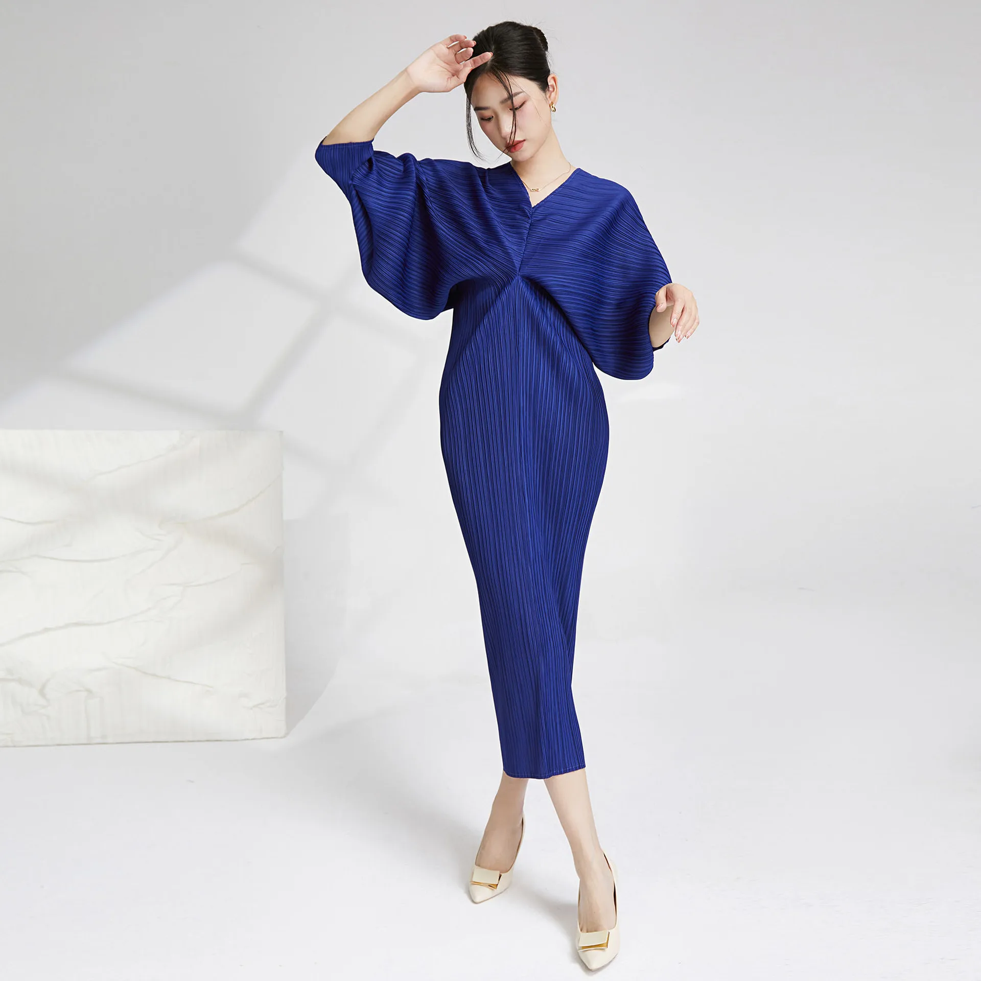 Retro Bat-Shaped Loose Sleeveless Solid Color Dress