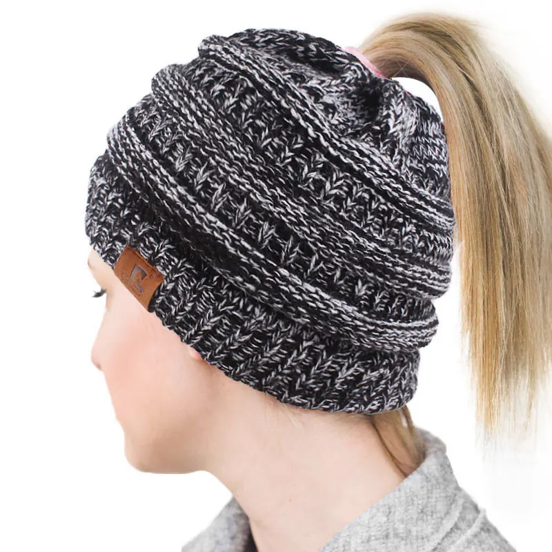 

Knitted hole hat ponytail braid hat skiing hat