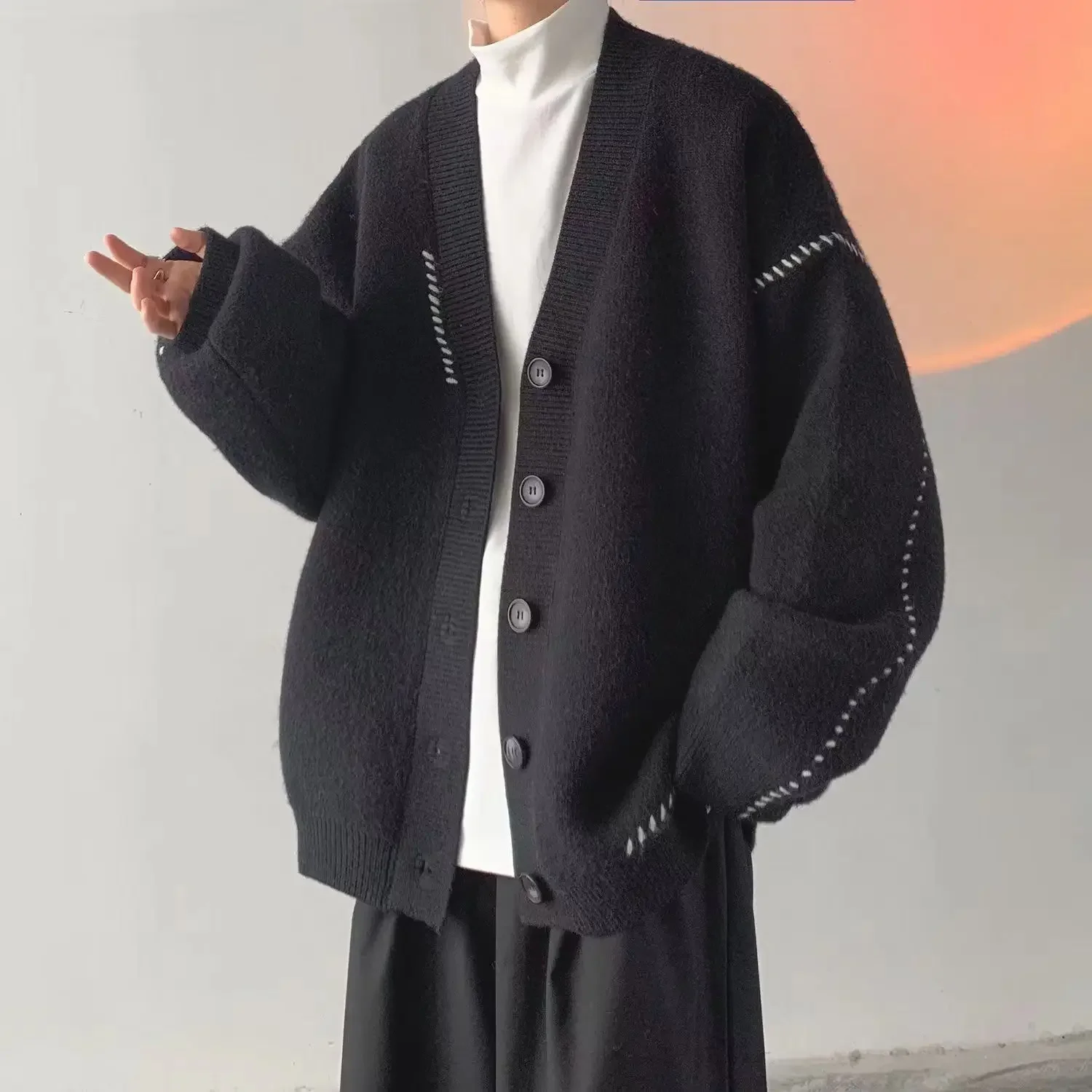 

2024 men's loose and retro Japanese lazy style sweater autumn and winter couple V-neck sweater High end cardigan sweater jacket