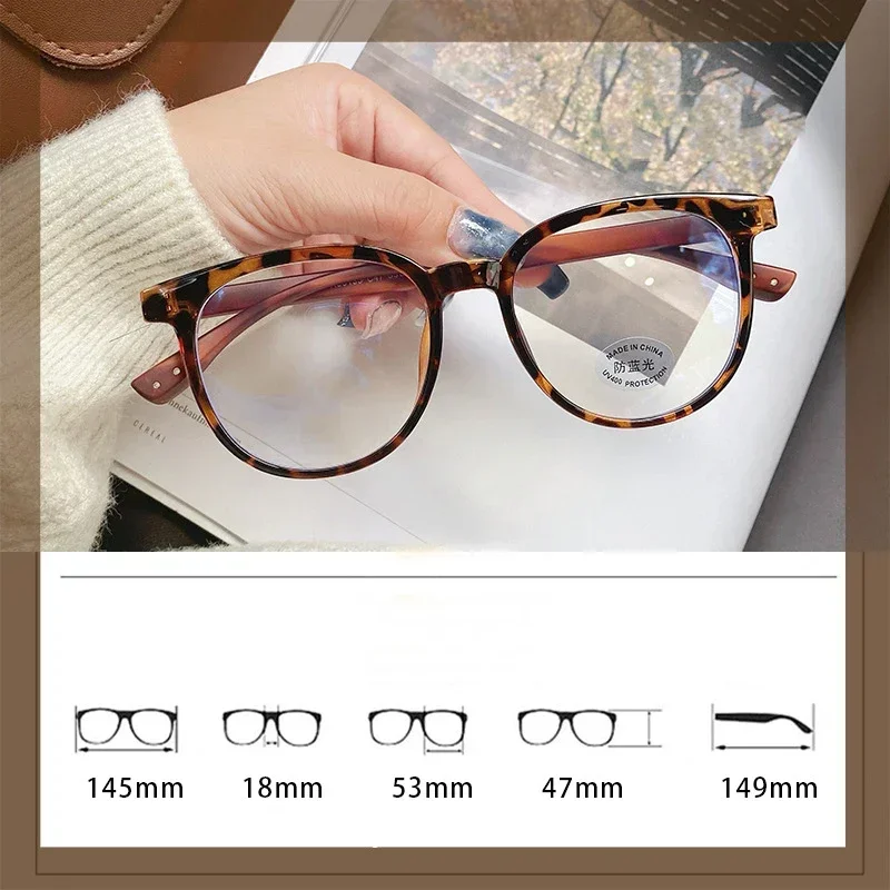 Ultra-Light Retro Wood Grain Round Frame Myopia Glasses with Anti-Blue Light Protection