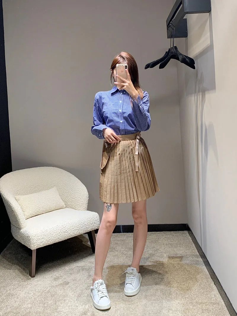 

A niche design work style skirt with patchwork pockets and waistband, fashionable and versatile pleated women's short skirt