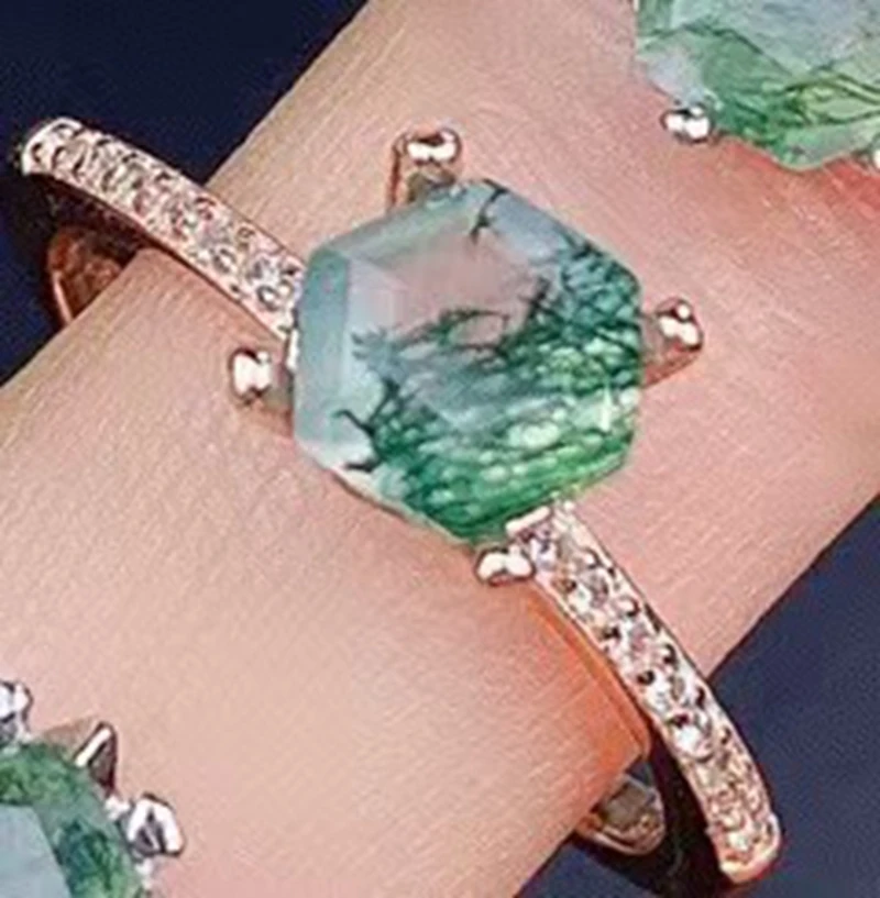 

Женское кольцо из серебра 925 пробы с натуральным ониксом