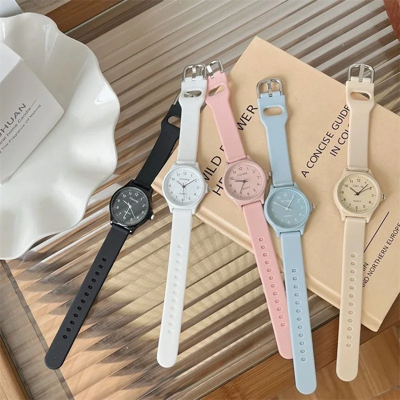 Stylish Silicone Strap Multicolor Student Quartz Wristwatch with Adjustable Fit